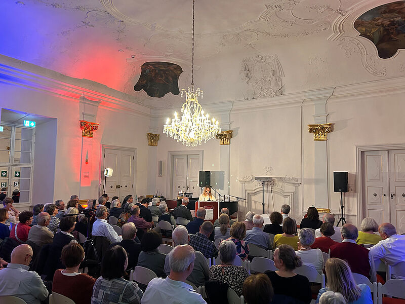 KulturWochenende 2024: Voller Festsaal bei Dr. ...