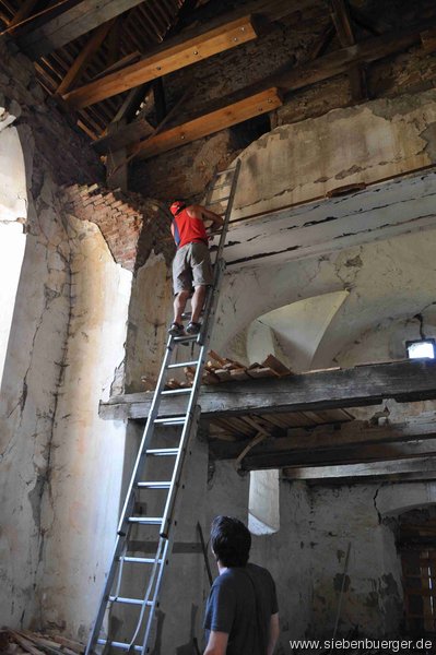 Sicherungsarbeiten im Kirchturm von Felldorf 