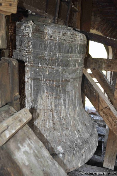 Glockenstuhl im Felldorfer Kirchturm