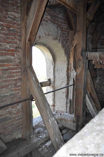 Glockenstuhl im Felldorfer Kirchturm